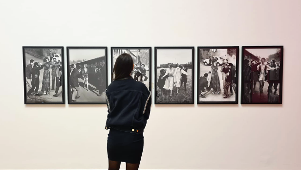 Zwischen Faszination und Provokation: Fotografie-Ausstellung Helmut Newton Legacy