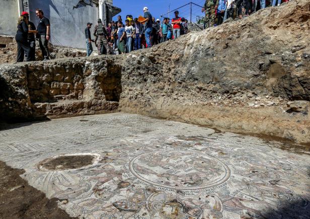 Archäologen gruben in Syrien Mosaik aus Römerzeit aus