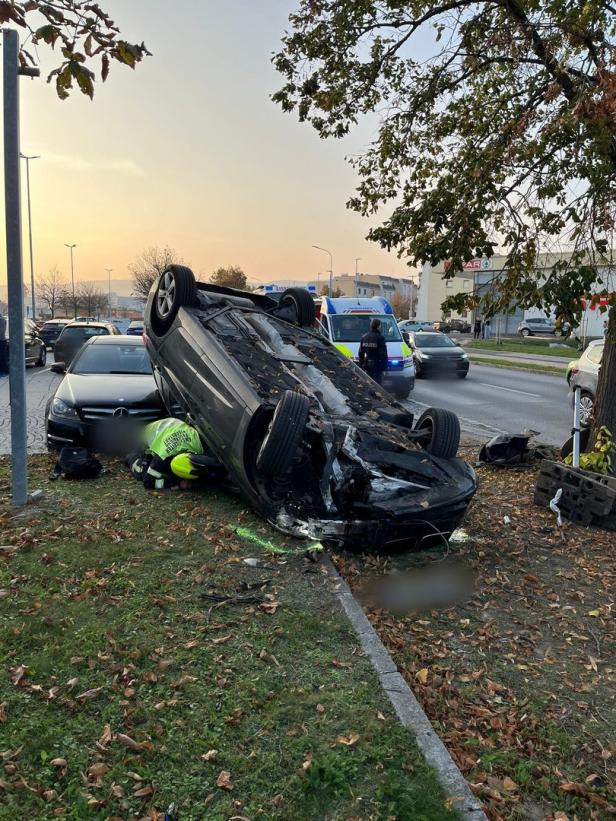 Spektakulärer Unfall auf Polizei-Parkplatz