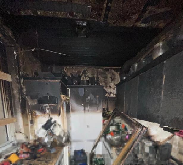 Wohnungsbrand in Wiener Neudorf: Feuerwehr rettete Frau aus Gebäude