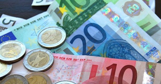 Schluss bei 10.000 Euro? Pläne für EU-Bargeld-Limit sorgen für Zoff