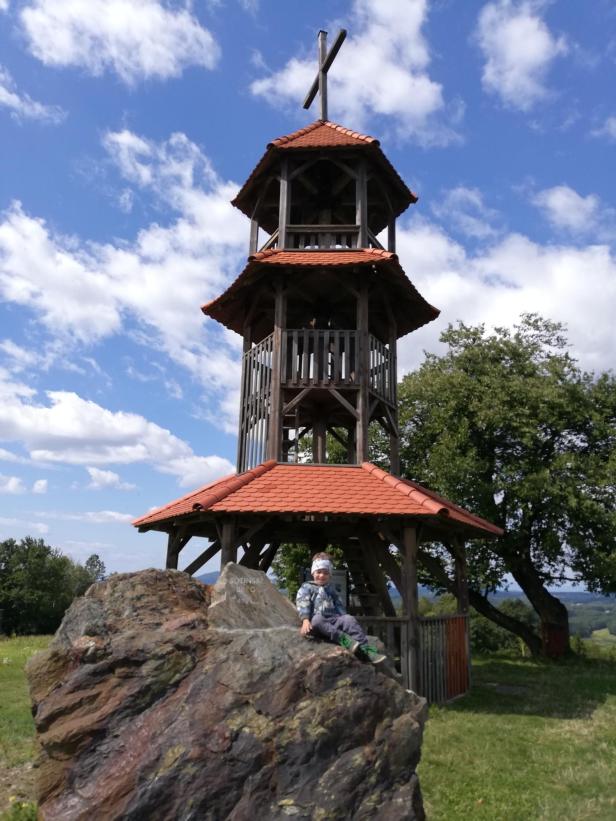 Aussichtsturm an der österreichischen Grenze zerstört: Verdacht auf Brandstiftung