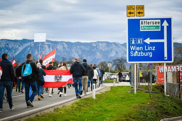 BÜRGERINFORMATION UND PROTESTMARSCH WEGEN ZELTEN FÜR FLÜCHTLINGE IN THALHAM