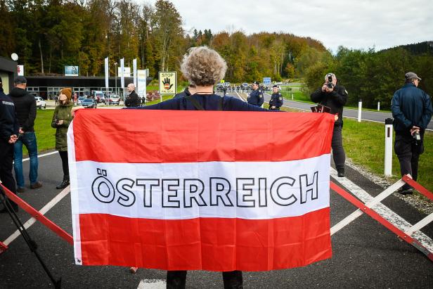 BÜRGERINFORMATION UND PROTESTMARSCH WEGEN ZELTEN FÜR FLÜCHTLINGE IN THALHAM