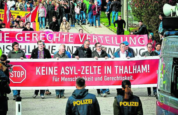 BÜRGERINFORMATION UND PROTESTMARSCH WEGEN ZELTEN FÜR FLÜCHTLINGE IN THALHAM