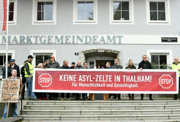 BÜRGERINFORMATION UND PROTESTMARSCH WEGEN ZELTEN FÜR FLÜCHTLINGE IN THALHAM