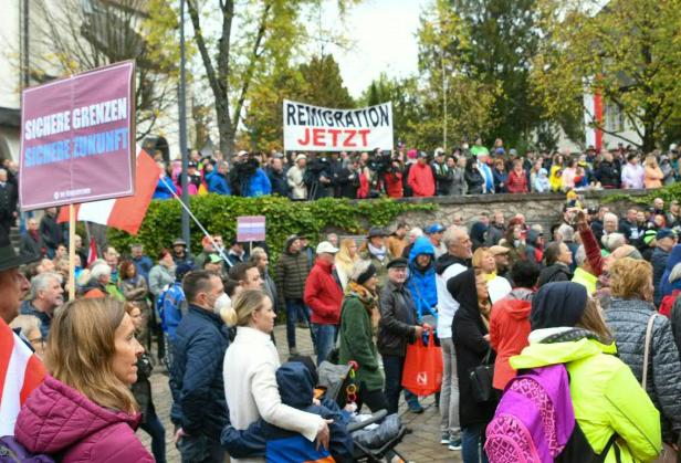 BÜRGERINFORMATION UND PROTESTMARSCH WEGEN ZELTEN FÜR FLÜCHTLINGE IN THALHAM