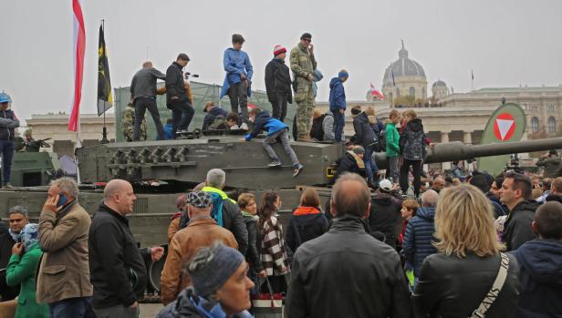 Nationalfeiertag: Feierlichkeiten von Krieg in der Ukraine geprägt