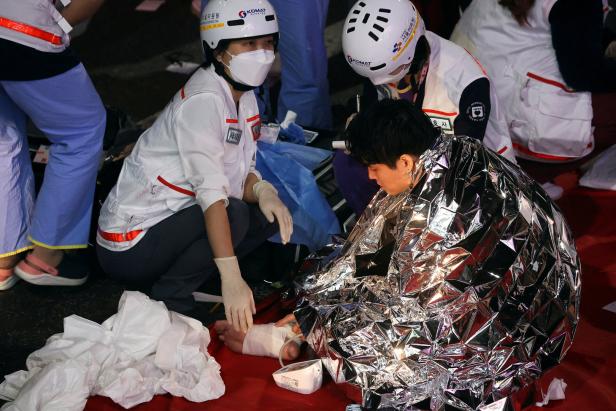 Massenpanik bei Halloween-Feiern in Seoul: Anzahl der Toten steigt auf 153