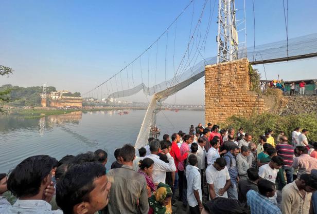 Nach Brückeneinsturz in Indien: Anzahl der Toten steigt auf 140