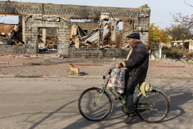 Frontstadt in der Ukraine: Auch nach der Befreiung leben viele in Kellern