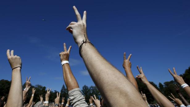 Yoko Ono organisierte menschliches Friedenszeichen im Central Park
