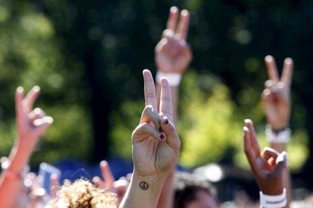 Yoko Ono organisierte menschliches Friedenszeichen im Central Park