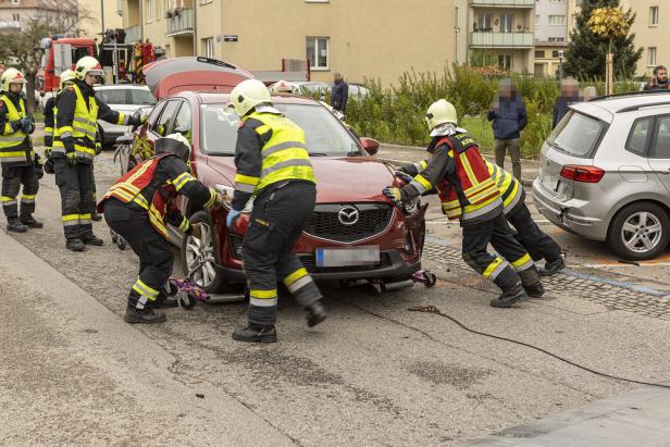 Krems: Unfall mit mehreren Fahrzeugen in der Mitterau