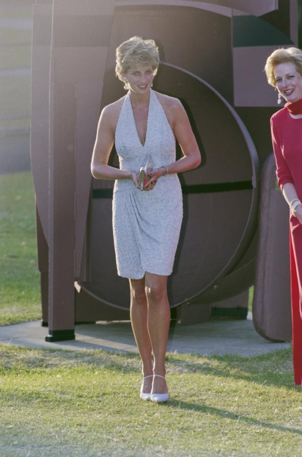 Täuschend echt: Was die Royals in der neuen Staffel "The Crown" tragen
