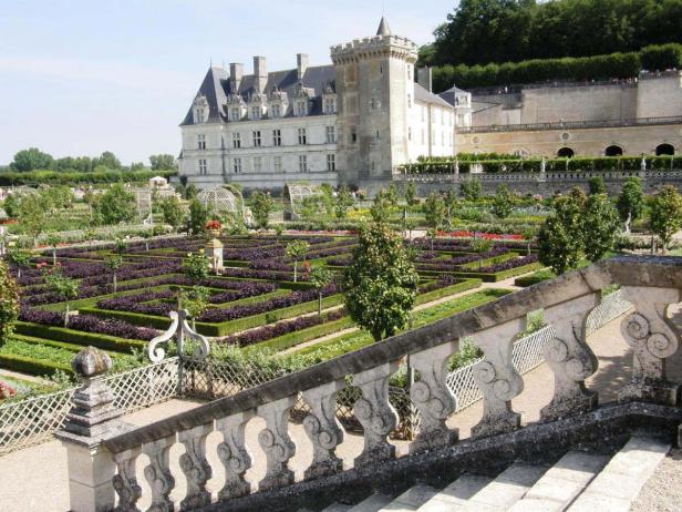 Das Schloss Villandry mit seinem formalen Garten im Loiretal.