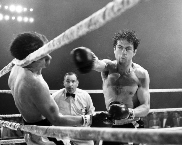 Robert De Niro als Jake LaMotta in einer Boxszene aus dem Film „Wie ein wilder Stier“.