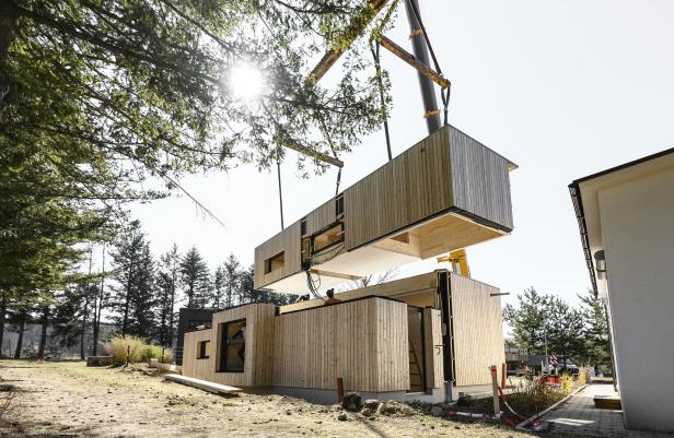 Krise im Wohnbau: Tiny-Häuser aus Holz als begehrte Alternative