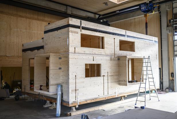 Krise im Wohnbau: Tiny-Häuser aus Holz als begehrte Alternative