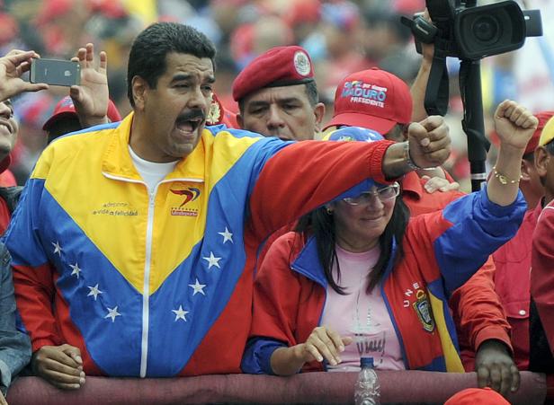 Nicolás Maduro bei einer Kundgebung mit Anhängern.