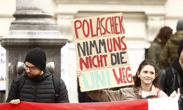 Unis droht kalter Winter: 5.000 kamen zur Demo in Graz