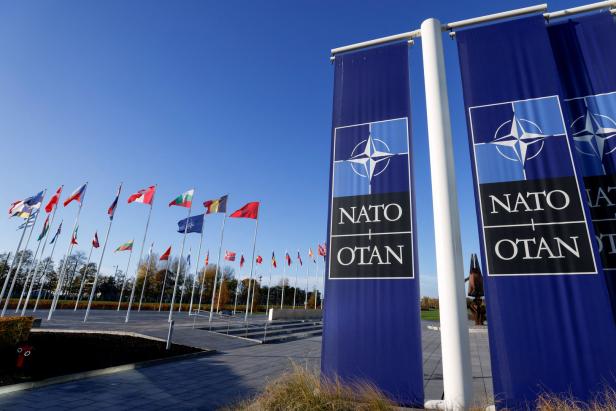 Teilzeitdebatte im Parlament, NATO Norderweiterung und ein Clown im Bebengebiet