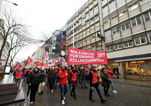 Handelsangestellte demonstrieren in Wien und Salzburg