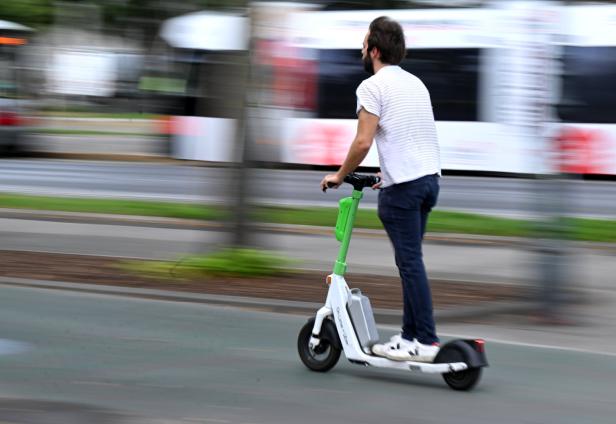 Wie Städte gegen das Scooter-Chaos kämpfen