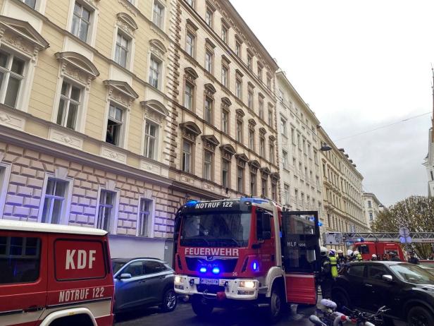 Mehrparteienhaus in Wien-Alsergrund wegen Zimmerbrands evakuiert
