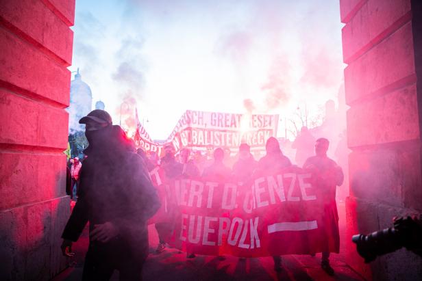 Politologin über Proteste: "Die letzten Jahre hat sich viel Ärger aufgestaut"