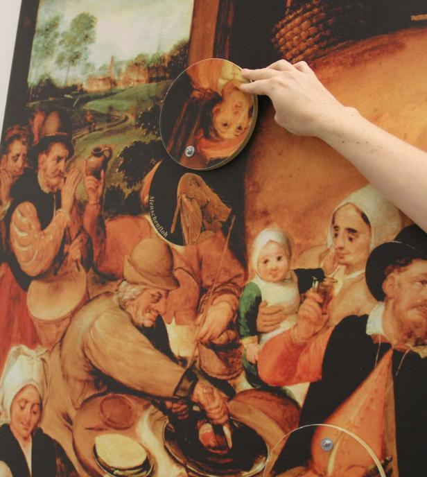 Ein interaktives Detail eines Gemäldes von Pieter Bruegel dem Älteren, das eine Bauernhochzeit zeigt.