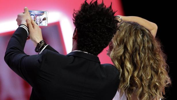 Der Selfie-Trend ist Anfang 20 und weiblich