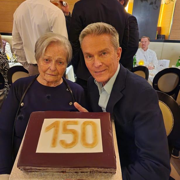 Richard Lugner erschien mit Elefanten-Maske zum Geburtstag von Alfons Haider