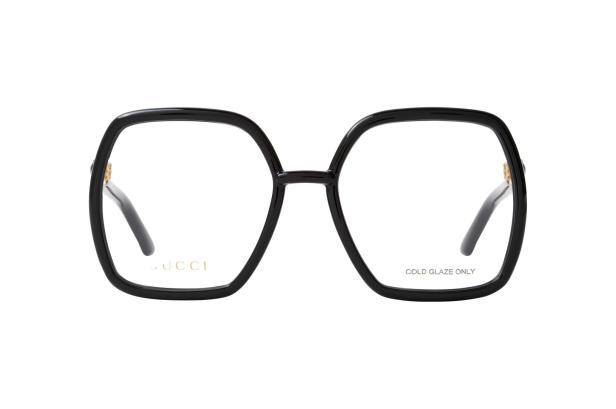 Eine schwarze Gucci-Brille mit rechteckigen Gläsern vor einem weißen Hintergrund.