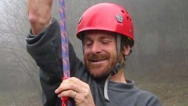 Dachstein: Alpinisten wollten die Route „Extrem Klassiker“ bewältigen Tatwaffe und Auto: Die zwei 20-jährigen Heckenschützen aus Wien haben zwar gestanden. Vor der Polizei gaben sich bisher jedoch kein Motiv an
