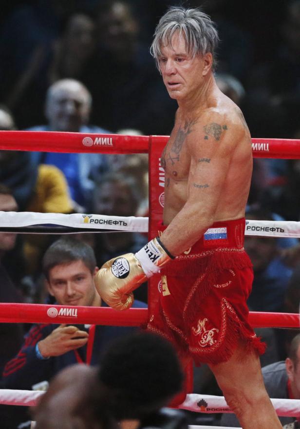 Mickey Rourke im Boxring während eines Kampfes.