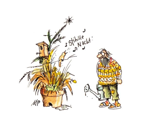 Ein älterer Mann gießt einen Blumentopf mit Frosch, Vogel und Vogelhaus darin.