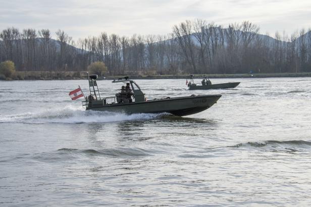 Krems: 400 Soldaten und 85 Militärfahrzeuge überquerten die Donau