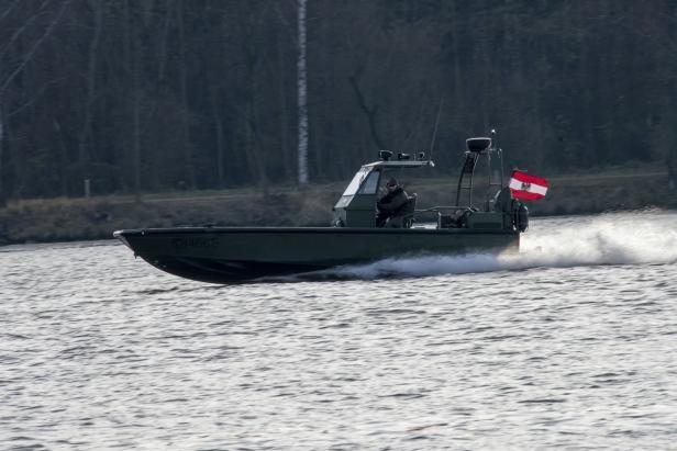 Krems: 400 Soldaten und 85 Militärfahrzeuge überquerten die Donau