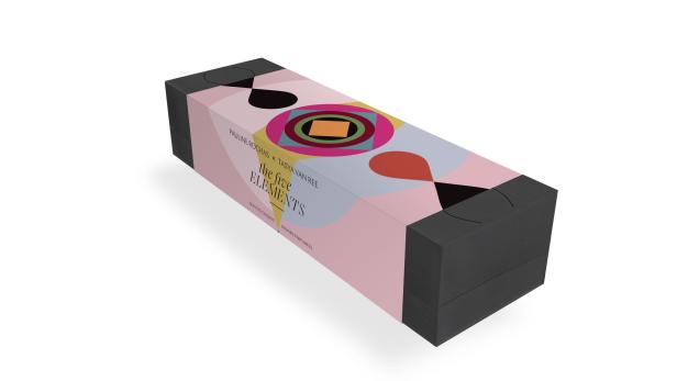 Eine Geschenkbox „The Five Elements“ von Pauline Rochas x Tasya van Ree mit Duftkerzen.