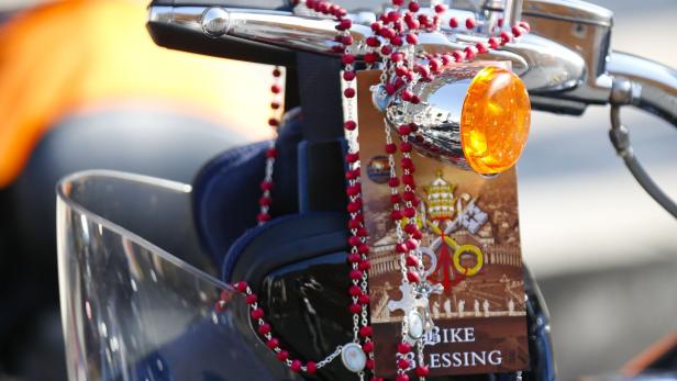 Papst segnete hunderte Harley Davidson-Biker