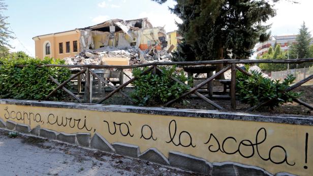 Italien: "Erdbebensichere" Volksschule in Amatrice nach Einsturz behördlich gesperrt
