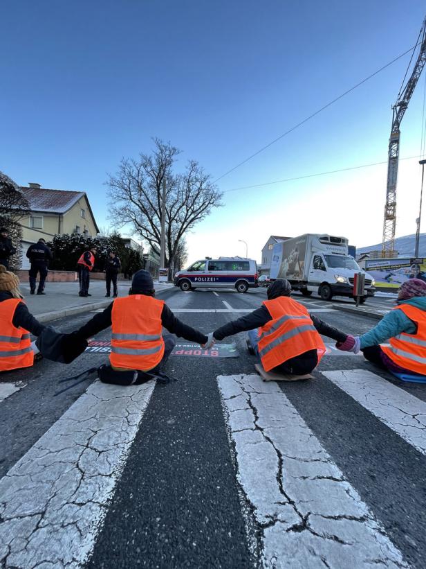 Verkehrsblockaden ab Montag: 100 Polizisten im Einsatz gegen Klimakleber