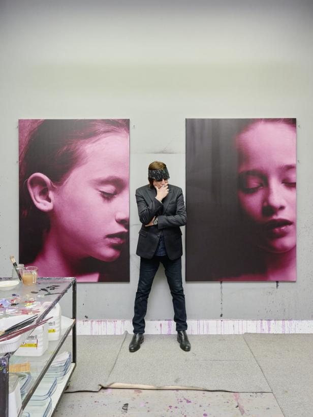 Gottfried Helnweins Zeichen für das "Recht auf volle Empathie" am Stephansdom