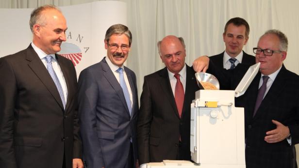 Anlage-Eröffnung: Agrana-Chef Marihart, Raiffeisen-Boss Hameseder, Landeshauptmann Pröll, Agrana-Aufsichtsratschef Konrad (v. li.)