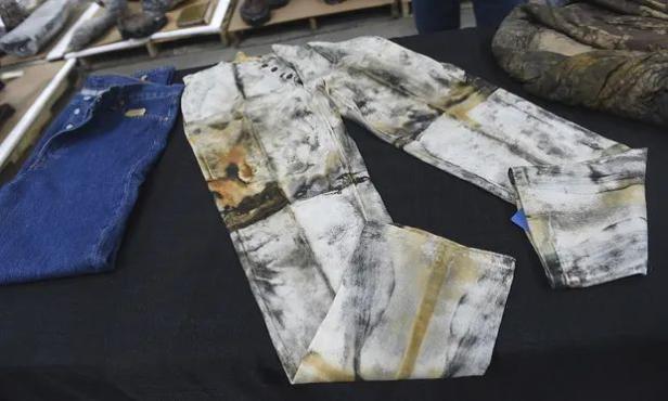 Jeans mit Geschichte um 114.000 Dollar versteigert