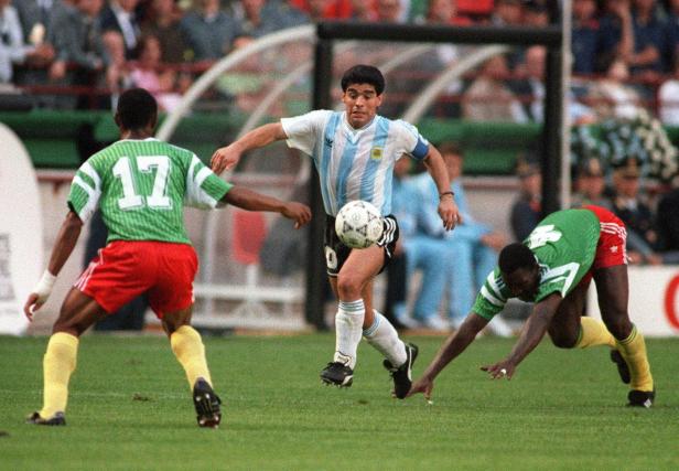 FILES-WORLD CUP-1990-ARG-CAM