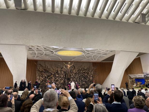 Aus Bethlehem über Linz nach Rom: Ein Friedenslicht für den Papst