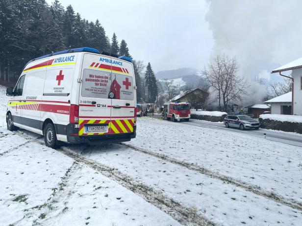 NÖ: Sechs Feuerwehren kämpften gegen Brand bei Wohnhaus