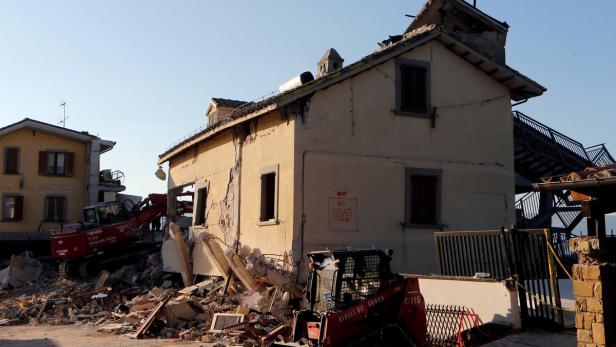Erdbeben in Italien: Sechstes Opfer aus Hotel in Amatrice geborgen